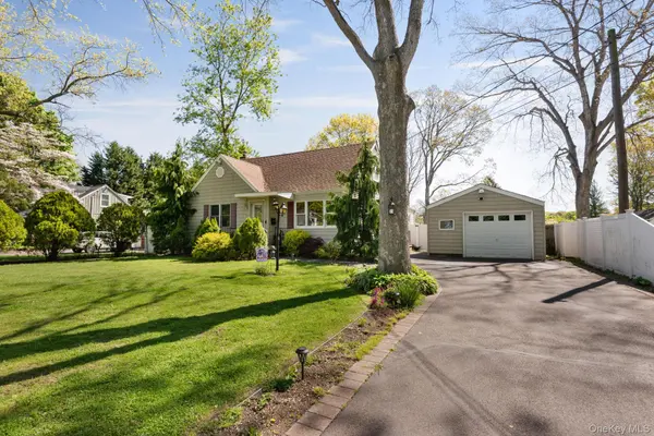 1321 Thompson DR, Bay Shore, NY 11706