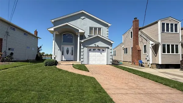 50 Island Pkwy, Island Park, NY 11558