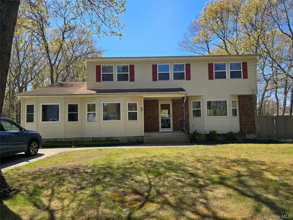 92 Hawthorne ST, Mastic, NY 11950