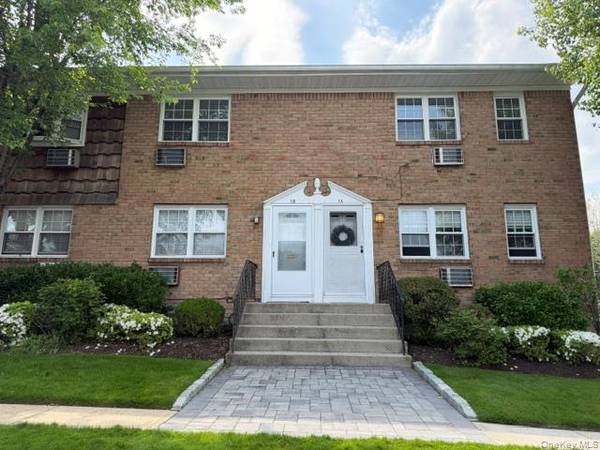 3 Anchorage LN #1B,  Oyster Bay,  NY 11771