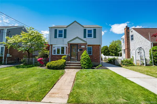 375 Latham RD, Mineola, NY 11501