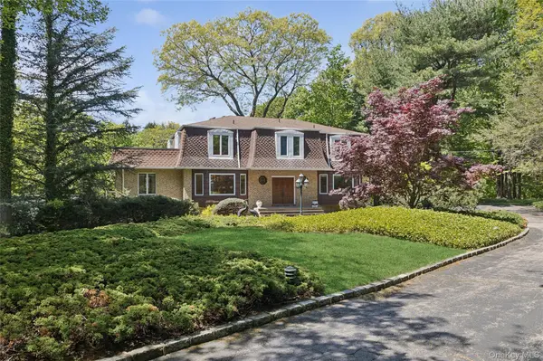 94 Cove RD, Oyster Bay Cove, NY 11771