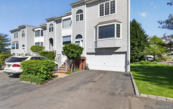 241-31 Oak Park DR #51C, Douglaston, NY 11362