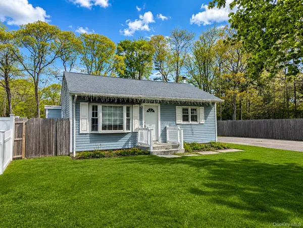 137 Baybright DR, Shirley, NY 11967