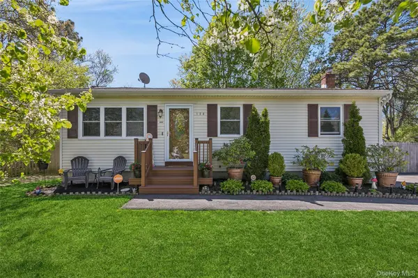 126 New Jersey AVE, Bellport, NY 11713