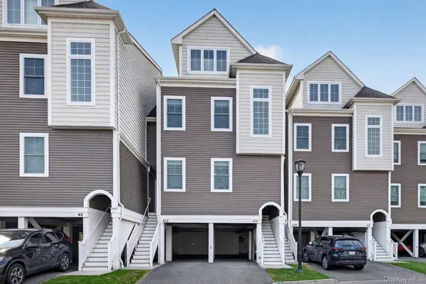 421 Marina Pointe DR #421, East Rockaway, NY 11518