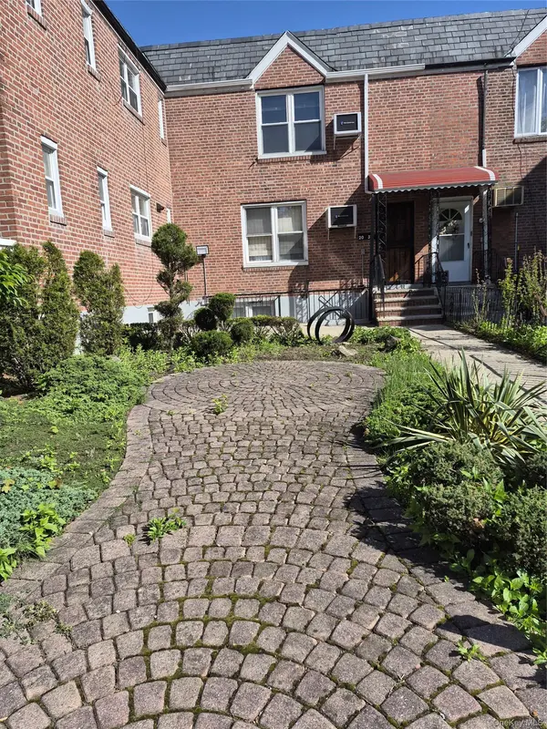 2031 21st ST, Astoria, NY 11105