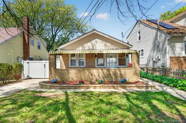 500 Pershing BLVD, Rockville Centre, NY 11570