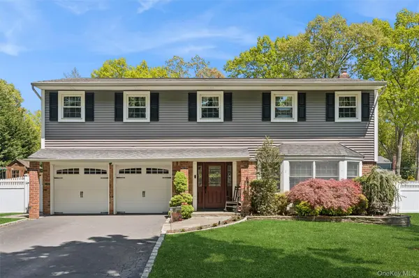 17 Erita LN, Smithtown, NY 11787