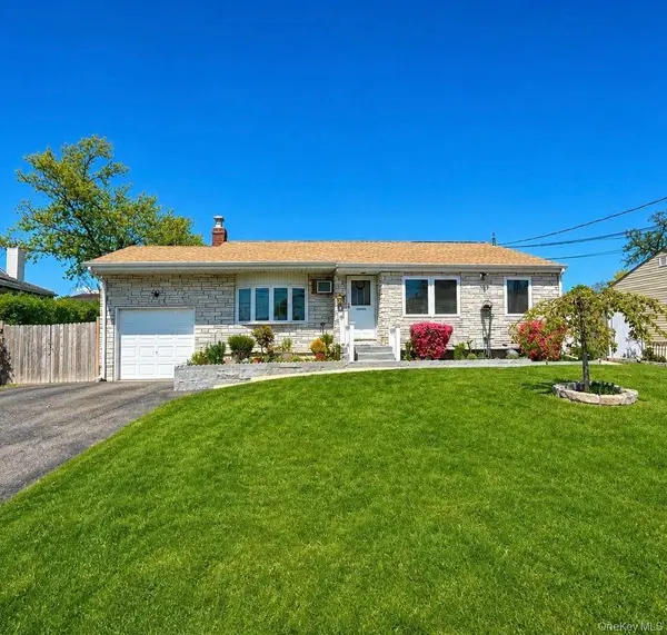 27 Stockton ST, Brentwood, NY 11717