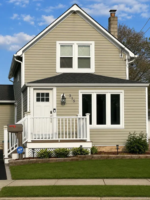 315 Grant AVE, Islip, NY 11751