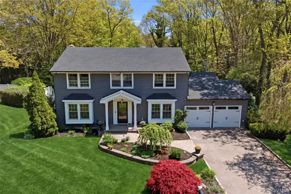 14 Long Acre LN, Dix Hills, NY 11746