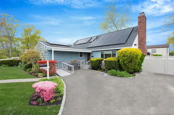 217 Abbington CT, Copiague, NY 11726