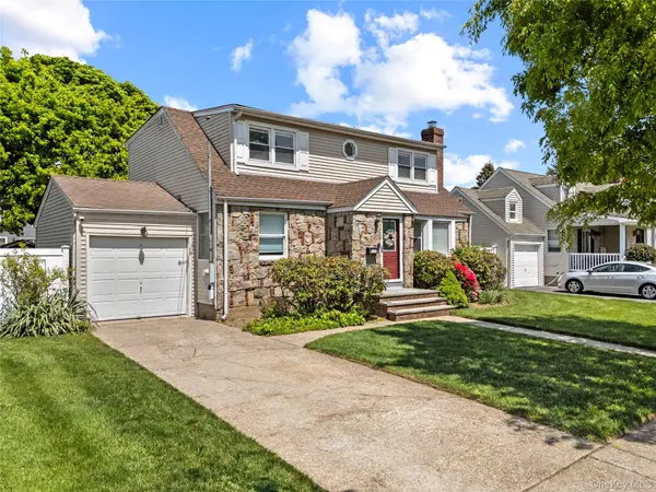 1855 Gerald AVE, East Meadow, NY 11554