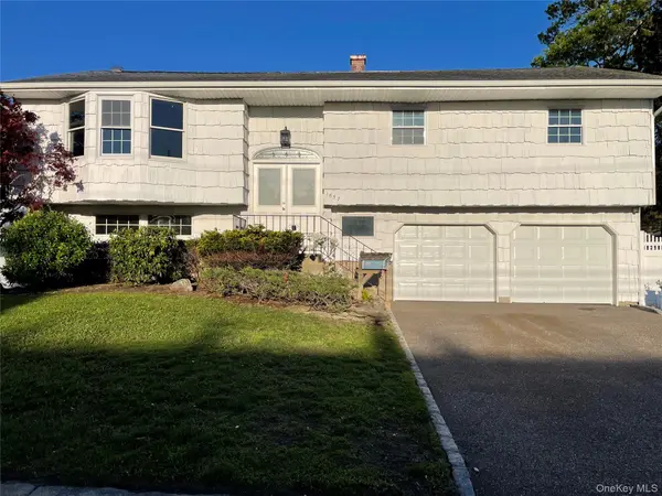1657 Fairfax AVE, West Islip, NY 11795