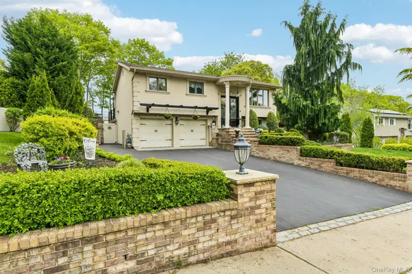 106 Morewood DR, Smithtown, NY 11787