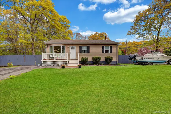 59 Dawn DR, Shirley, NY 11967