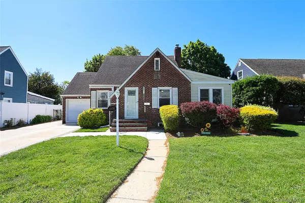 608 Terrace PL, North Baldwin, NY 11510