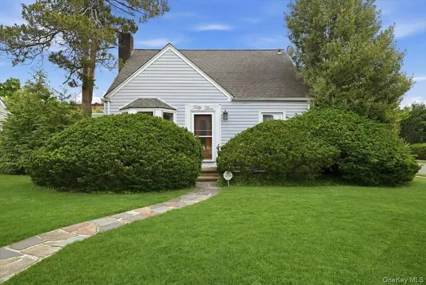 53 Edgeworth ST, Valley Stream, NY 11581