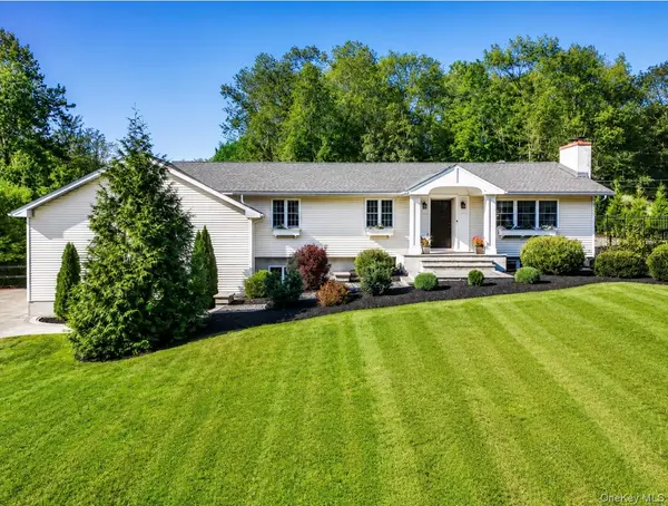 7 Anna D CT, Hopewell Junction, NY 12533