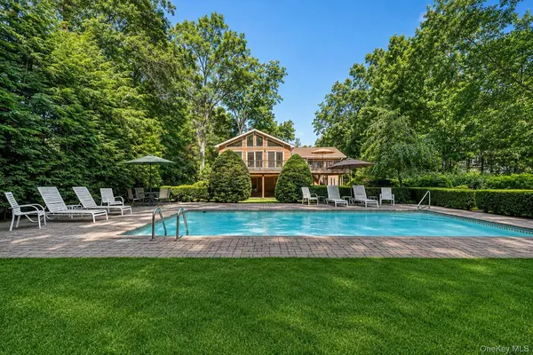 6 Sterling Forest LN, Suffern, NY 10901