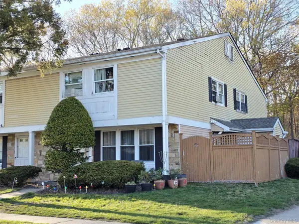 2E Ethan Allen CT, Ridge, NY 11961