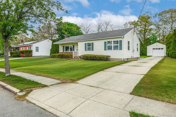 14 George CT, Bellport Village, NY 11713
