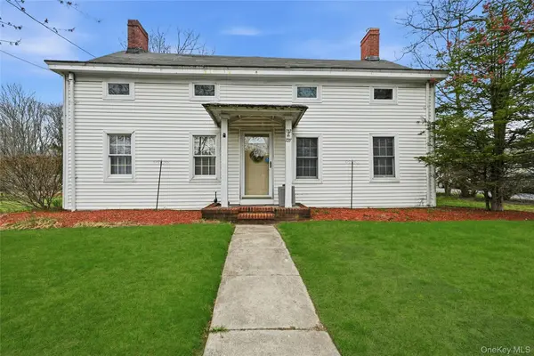 727 Main ST, Center Moriches, NY 11934