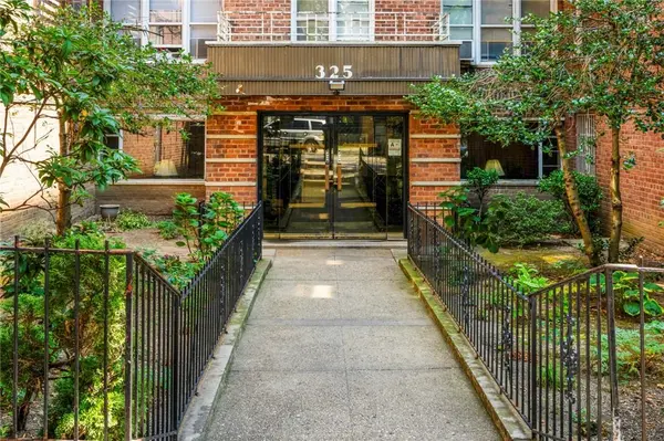 325 E 201st ST #3C, Bronx, NY 10458