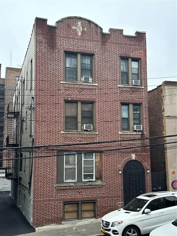 687 E 234th ST, Bronx, NY 10466