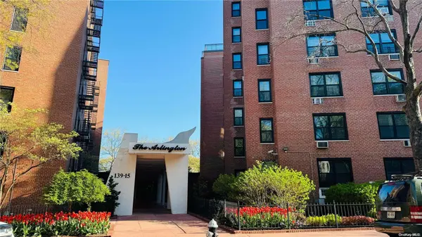 139-15 83 Ave #423, Briarwood, NY 11435