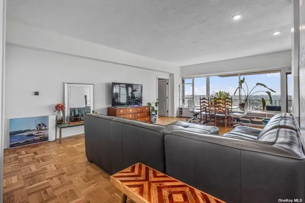 166-25 Powells Cove BLVD #21G, Beechhurst, NY 11357