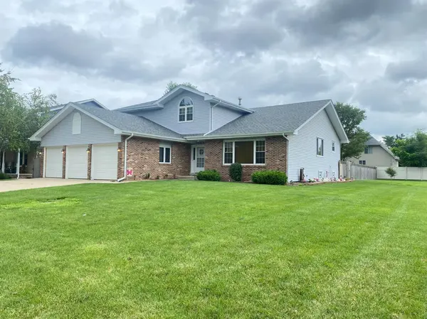2227 Lori LN, Schererville, IN 46375