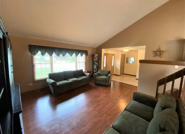 2227 Lori LN, Schererville, IN 46375