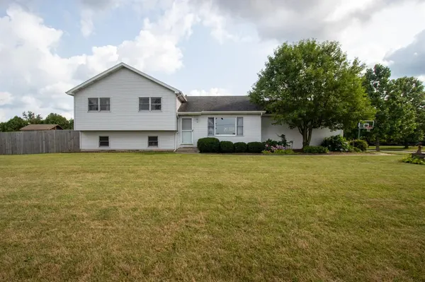 366 E Division RD, Valparaiso, IN 46383