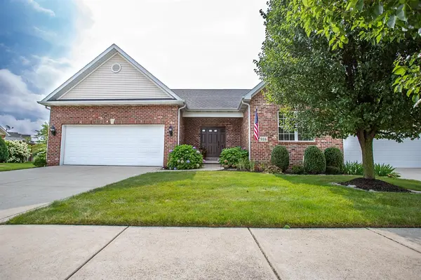 916 Aaron CT, Crown Point, IN 46307
