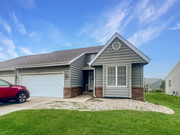 832 Pheasant DR, Crown Point, IN 46307