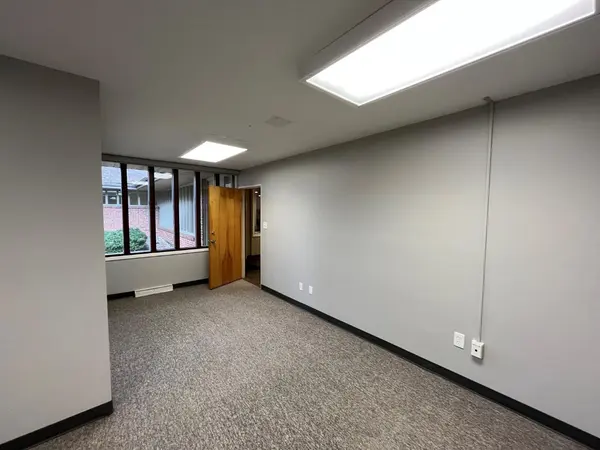 1101 Glendale BLVD #102-B, Valparaiso, IN 46383