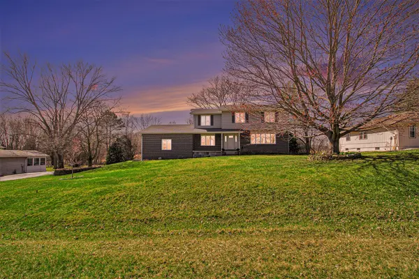 3834 Kingsway DR, Crown Point, IN 46307