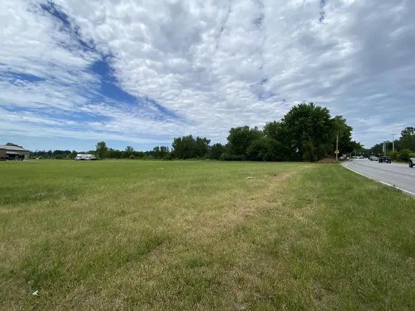 1465 Clark RD, Valparaiso, IN 46385