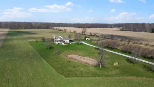 56803 Tulip RD, New Carlisle, IN 46552