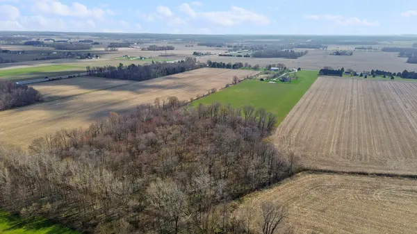 56803 Tulip RD, New Carlisle, IN 46552