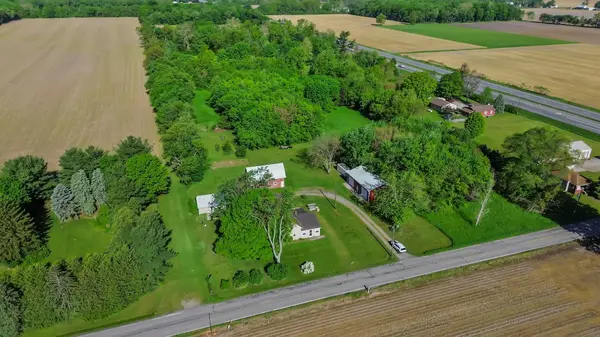 56611 Tulip RD, New Carlisle, IN 46552