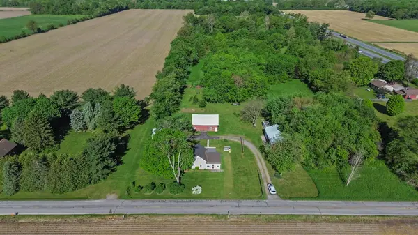 56611 Tulip RD, New Carlisle, IN 46552