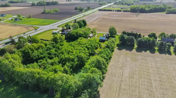 56611 Tulip RD, New Carlisle, IN 46552