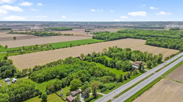 56659 Tulip RD, New Carlisle, IN 46552