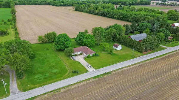 56729 Tulip RD, New Carlisle, IN 46552