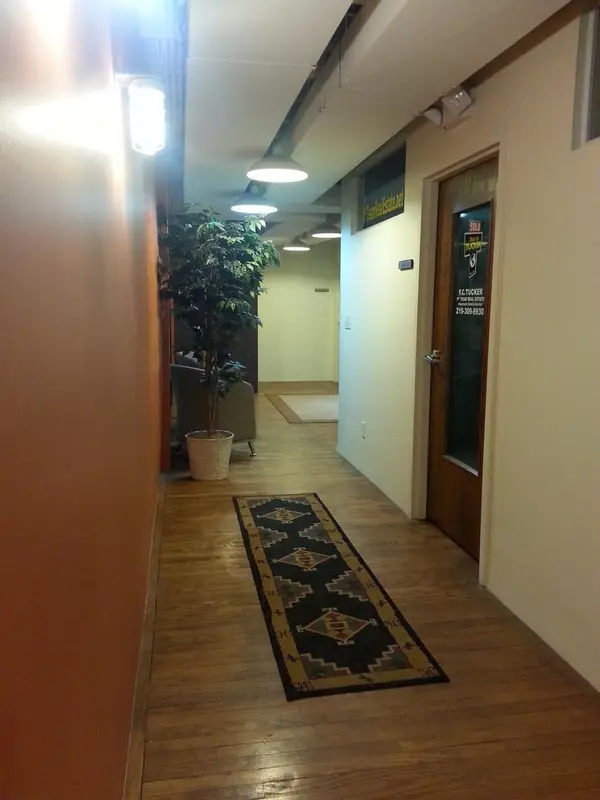 13 Lincolnway #202, Valparaiso, IN 46383