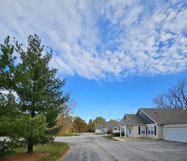 7961 Harrison PL, Merrillville, IN 46410