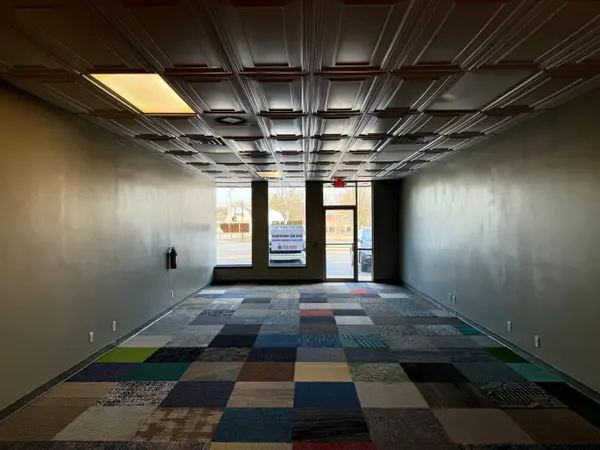 706 1/2 E Lincolnway, Valparaiso, IN 46383